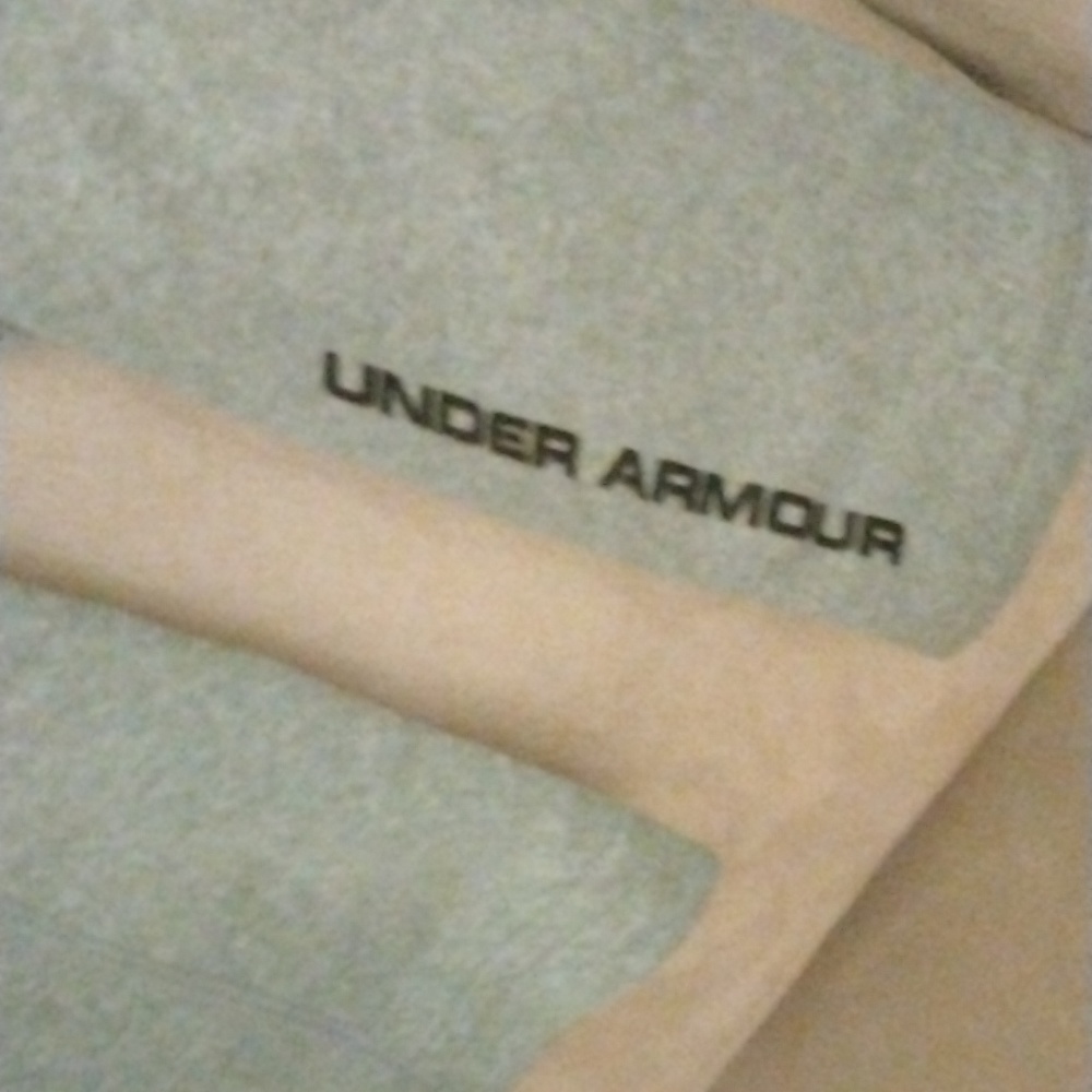 🩶GC GRAY UNDER ARMOUR LONG SLEEVE SHIRT🩶 - Picture 2 of 5
